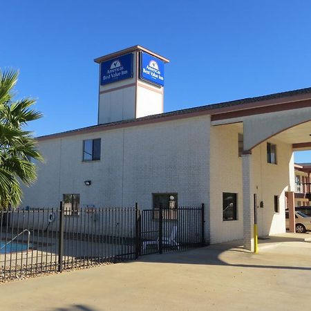 Americas Best Value Inn & Suites Hempstead Экстерьер фото