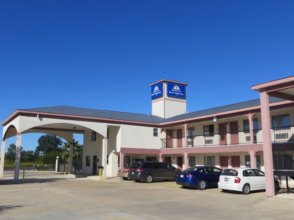 Americas Best Value Inn & Suites Hempstead Экстерьер фото