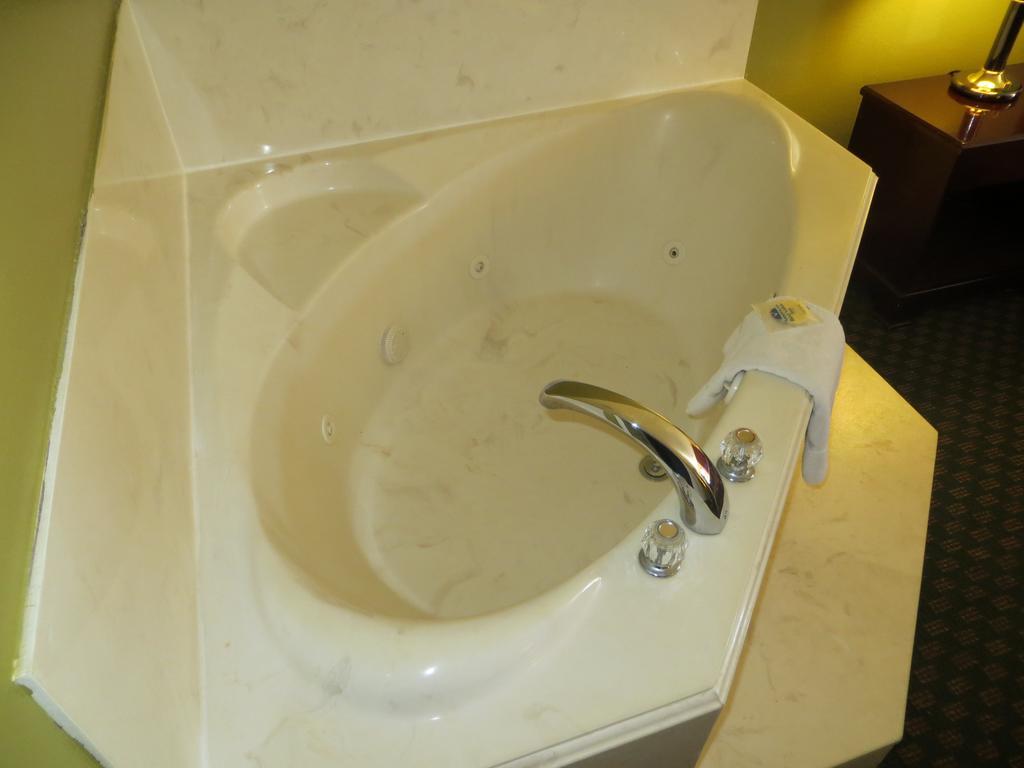 Americas Best Value Inn & Suites Hempstead Номер фото