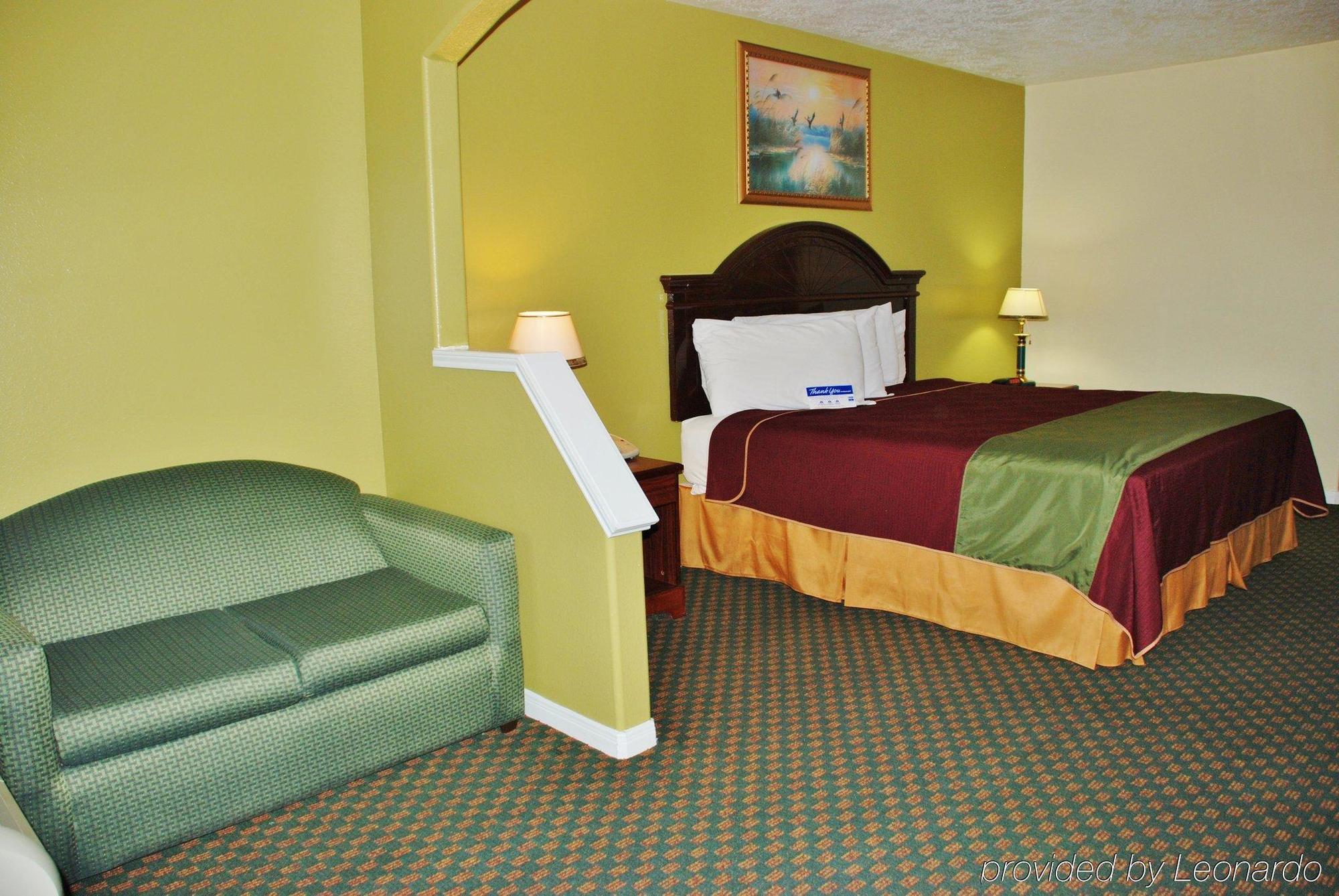 Americas Best Value Inn & Suites Hempstead Экстерьер фото