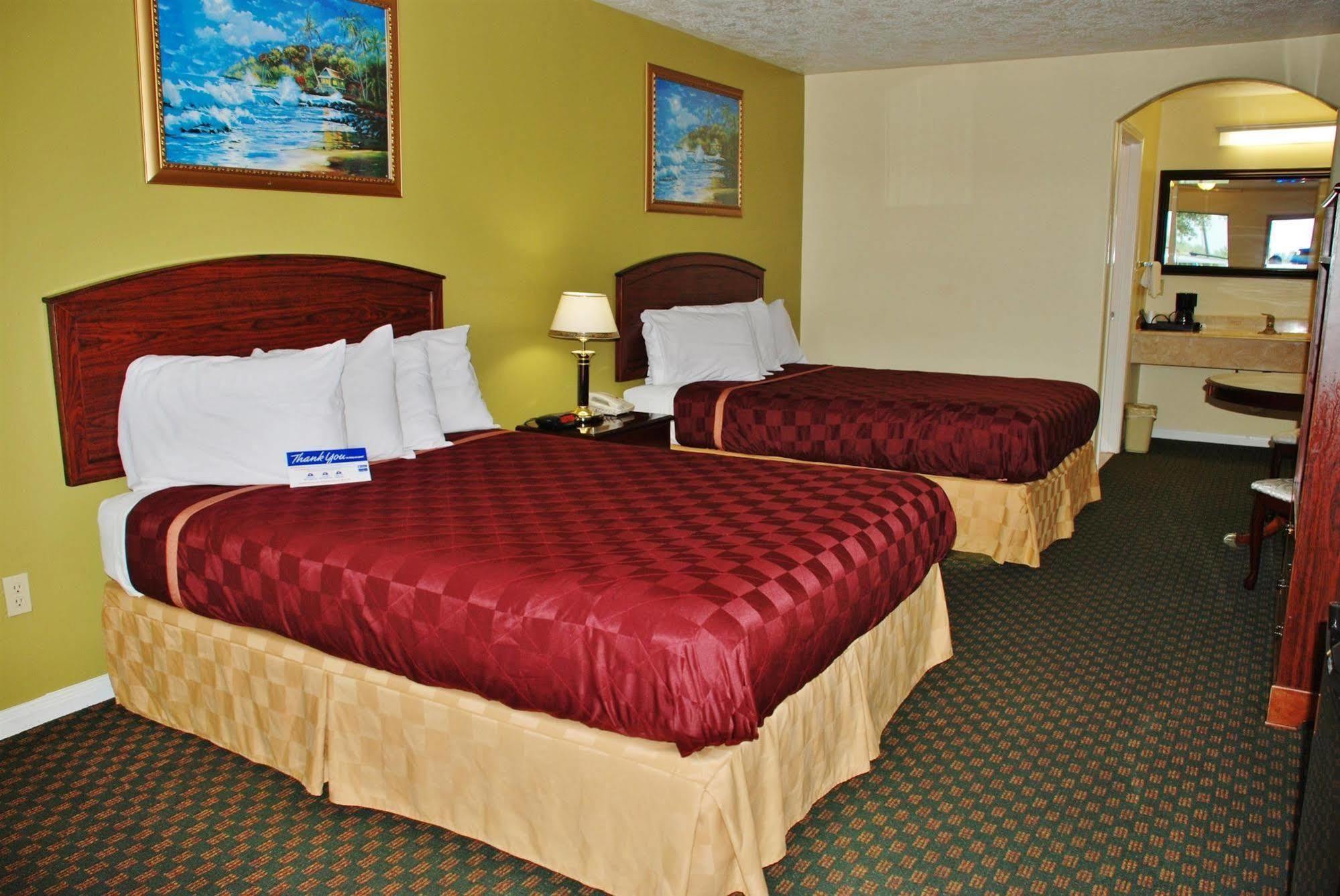 Americas Best Value Inn & Suites Hempstead Экстерьер фото