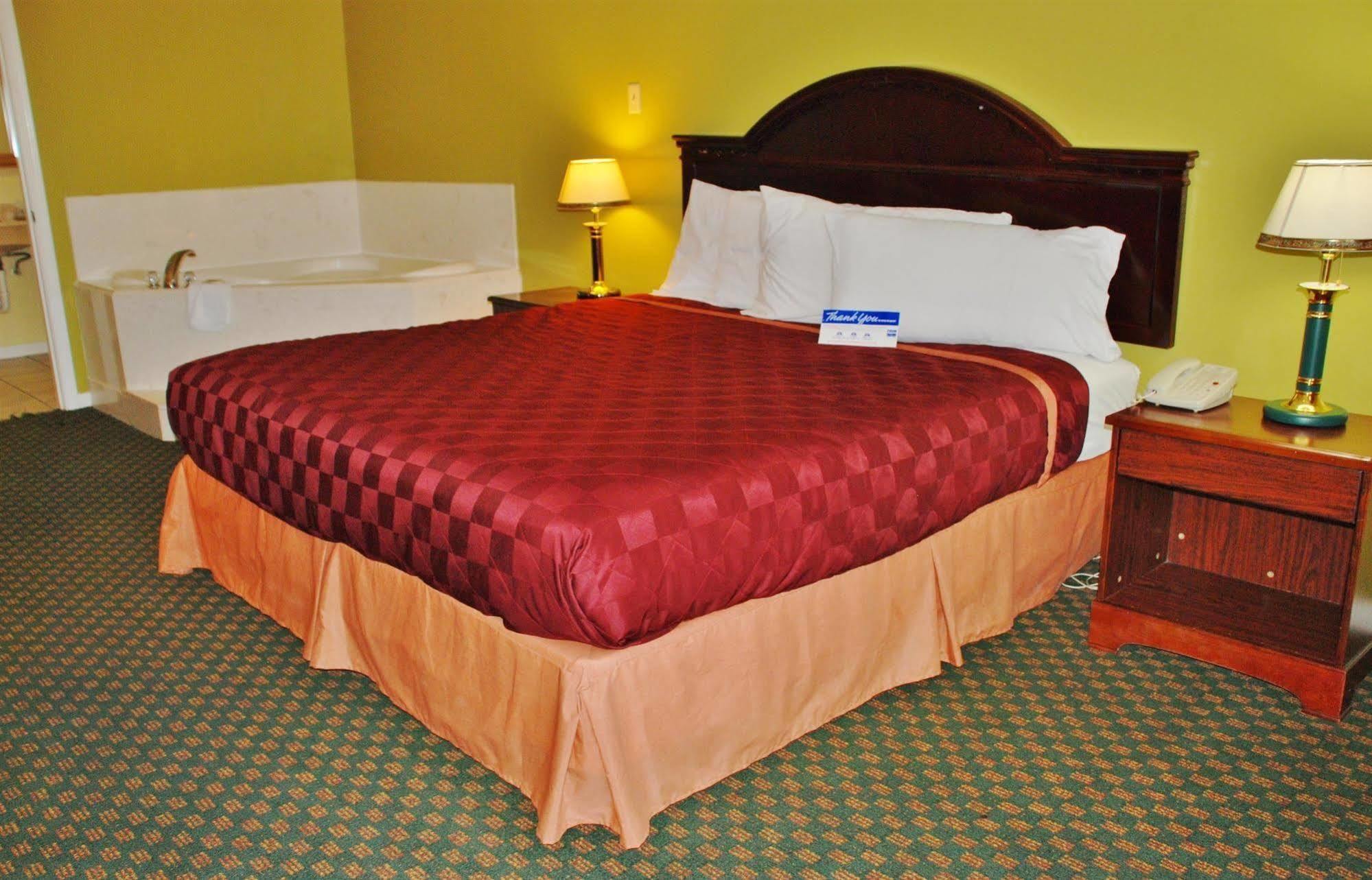 Americas Best Value Inn & Suites Hempstead Экстерьер фото